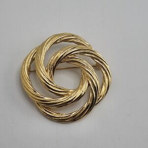 Vintage Signed MONET‎ Gold tone Polished CELTIC KNOT Shape Pin Brooch